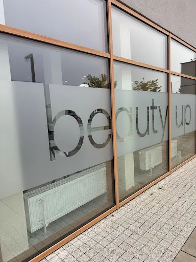 BeautyUp Makijaż permanentny brwi, fryzjerstwo, upięcia okolicznościowe, stylizacja paznokci i brwi, makijaż, szkolenia